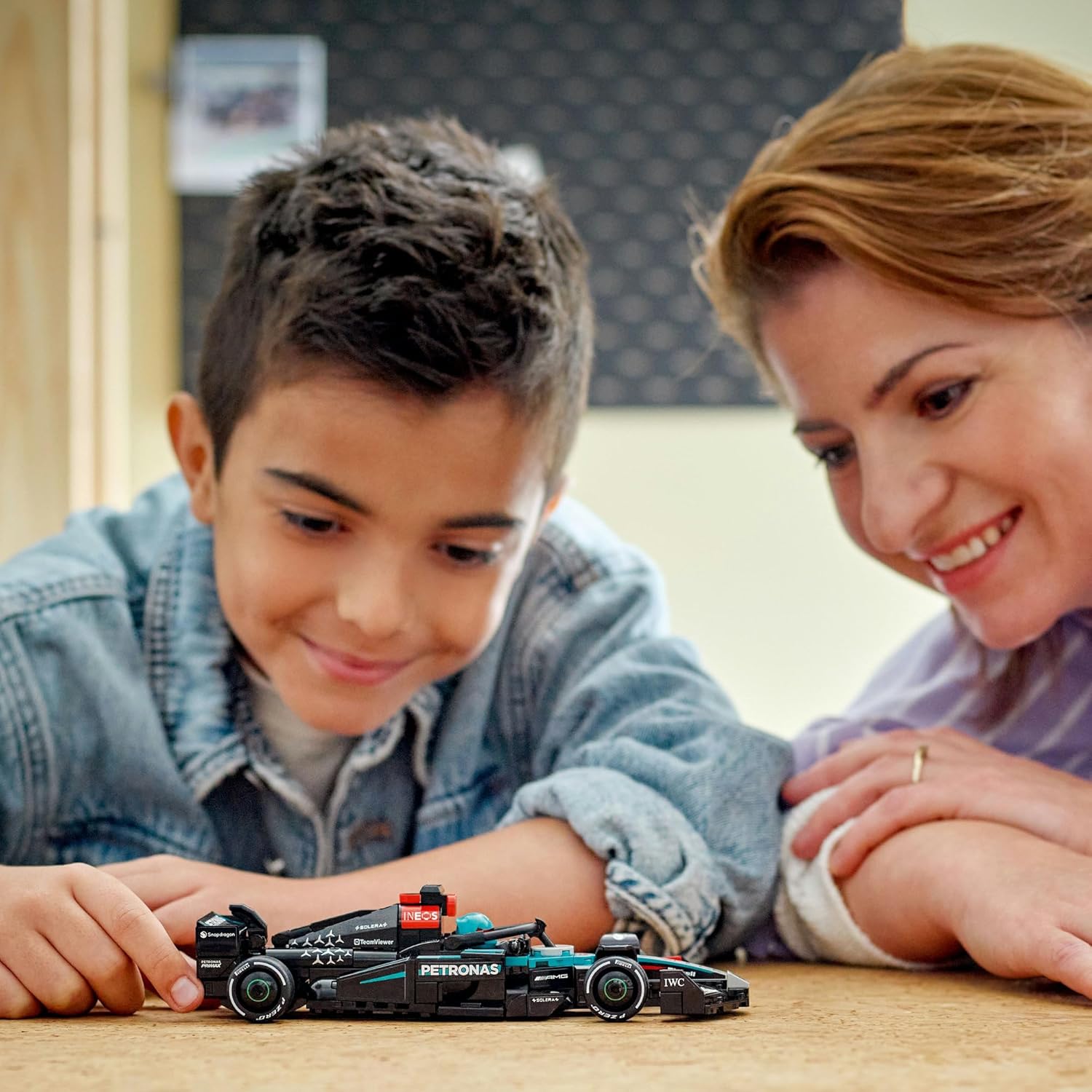 77244 Mercedes-Amg F1® W15 Race Car V29