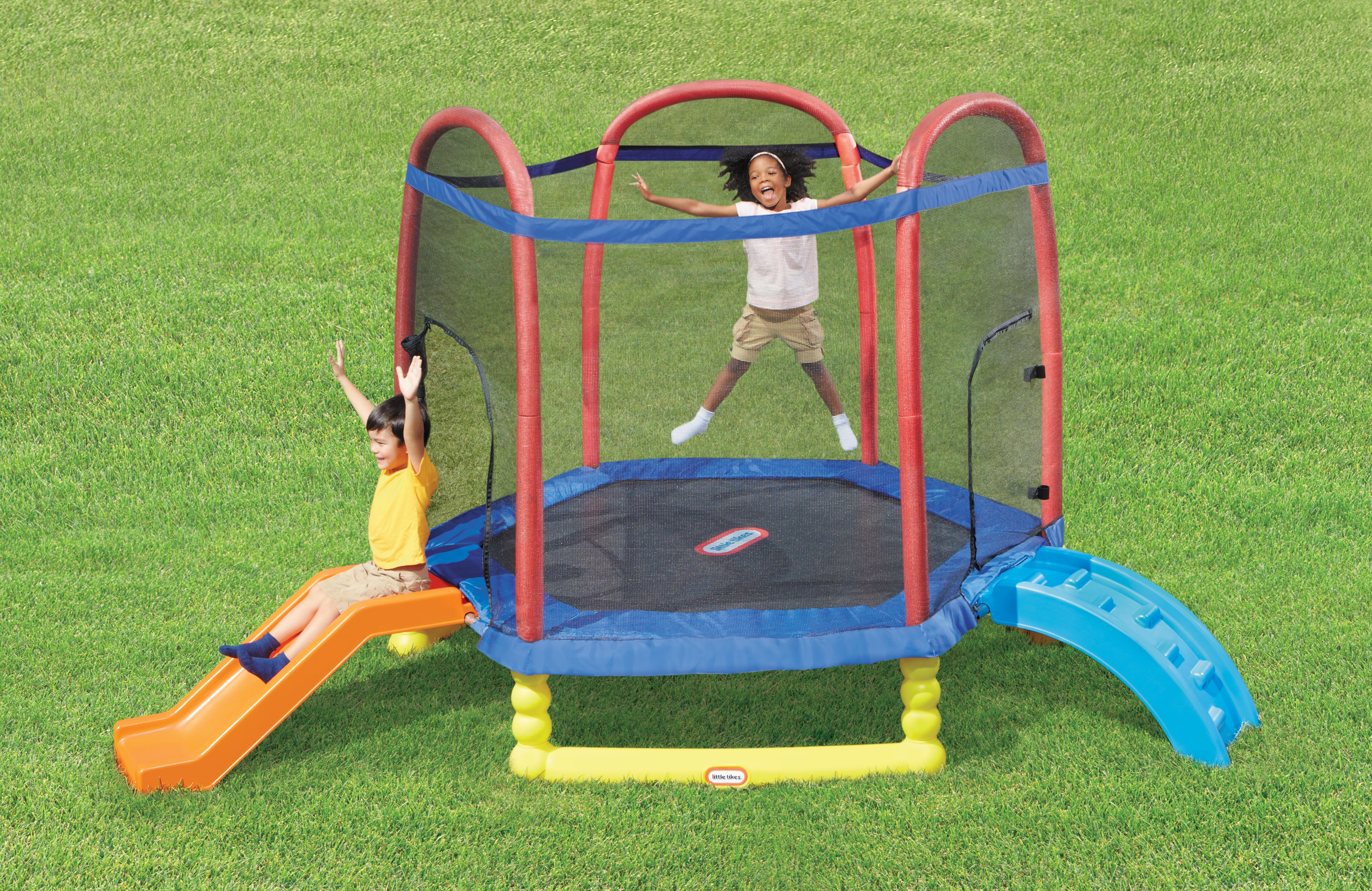 LITTLE TIKES 7' C.SLIDE TRAMPOLINE C16