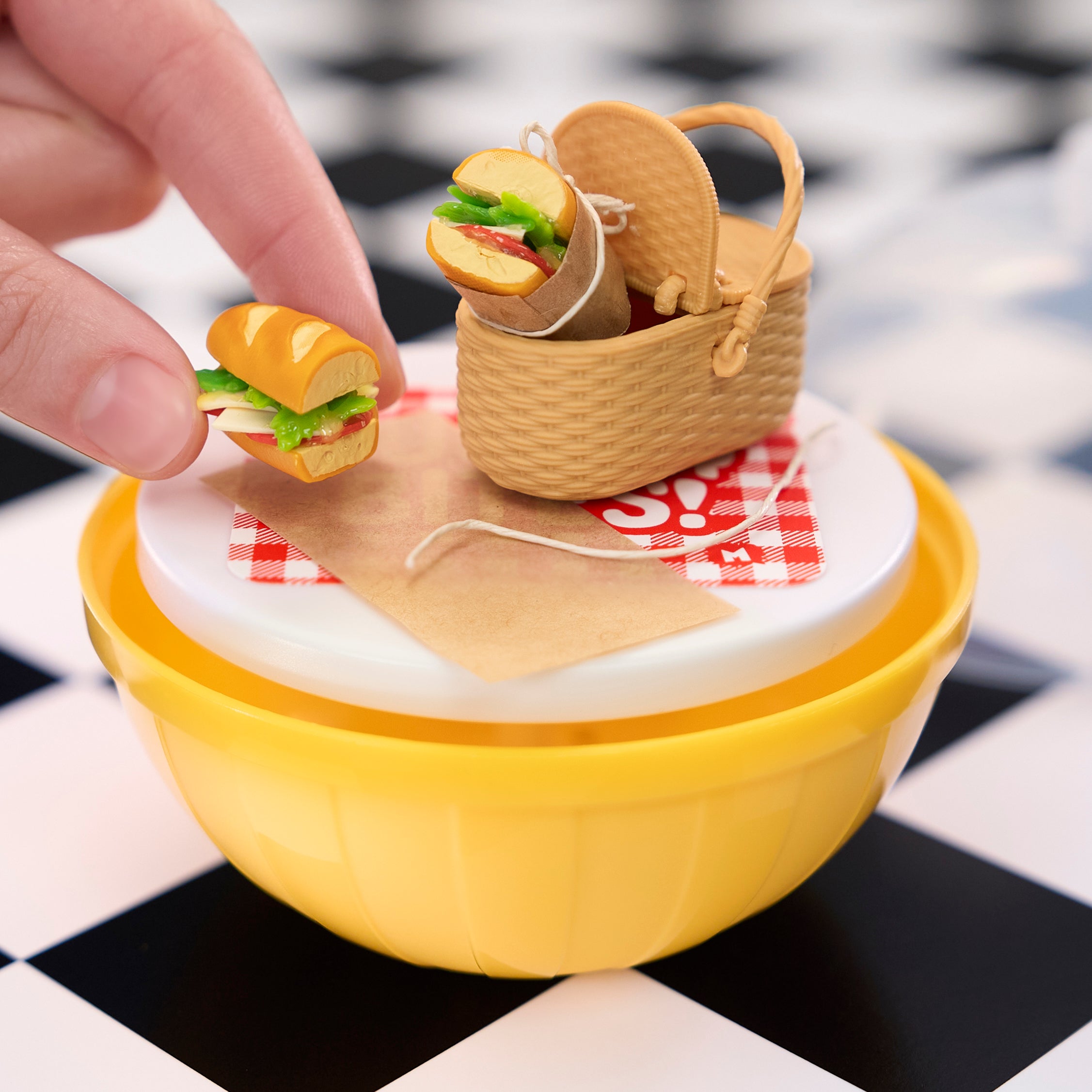 MGA's Miniverse Make It Mini Foods Diner (S4) (PDQ)